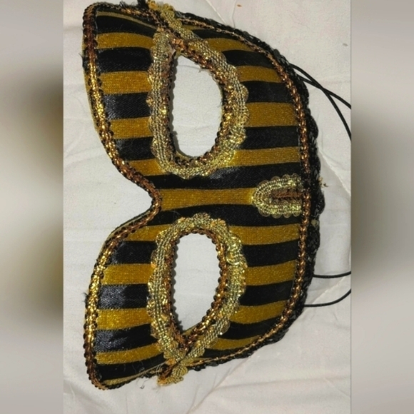 Masquerade Mask Gold Costume - Picture 3 of 3